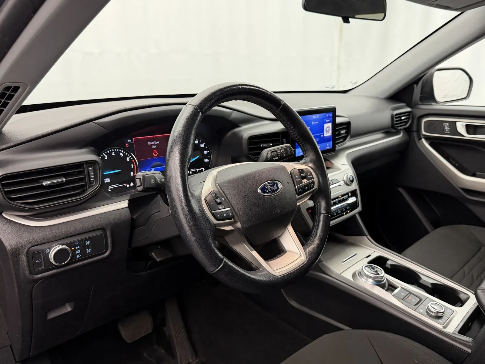 Ford Explorer photo 8