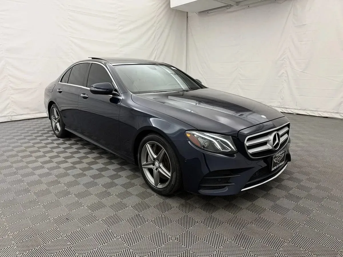Mercedes-Benz E-Class photo 3