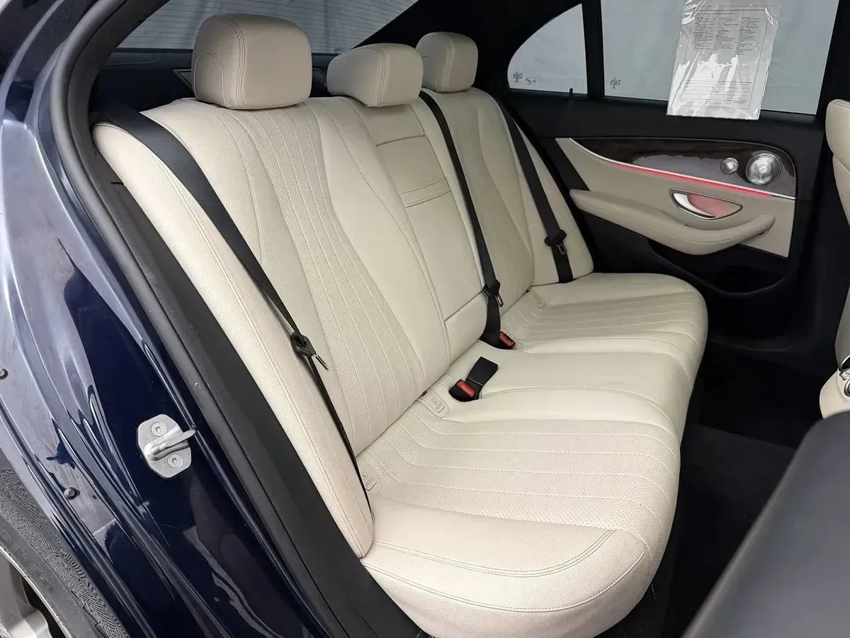 Mercedes-Benz E-Class photo 38