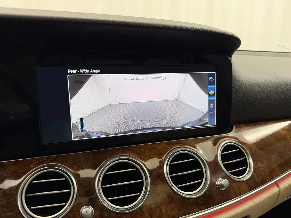 Mercedes-Benz E-Class photo 26