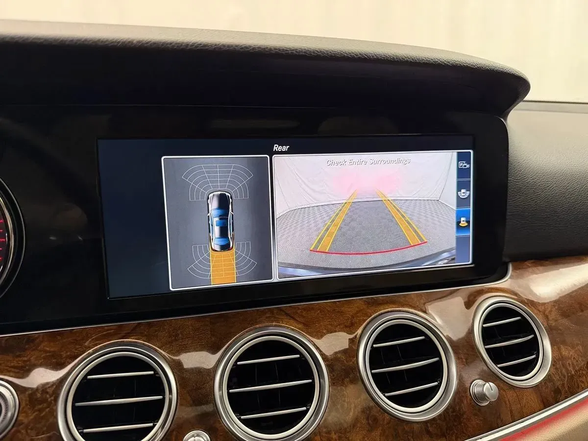 Mercedes-Benz E-Class photo 25
