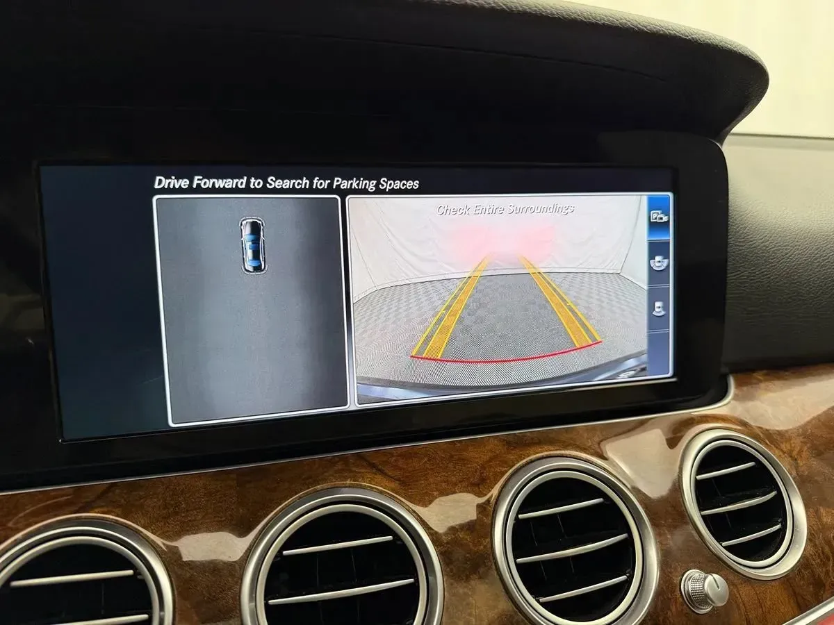 Mercedes-Benz E-Class photo 27