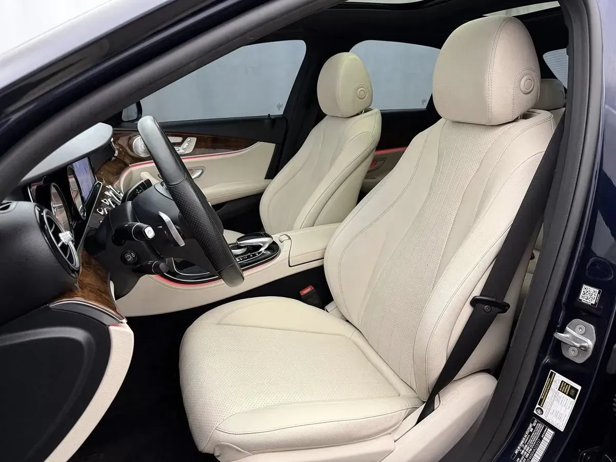 Mercedes-Benz E-Class photo 10
