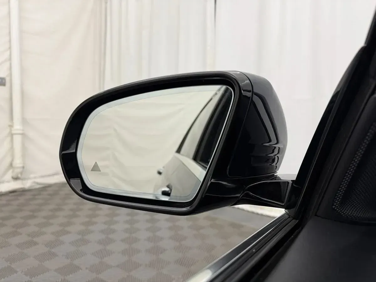 Mercedes-Benz E-Class photo 17
