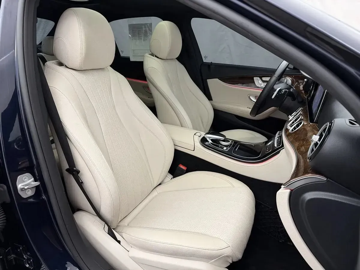 Mercedes-Benz E-Class photo 39