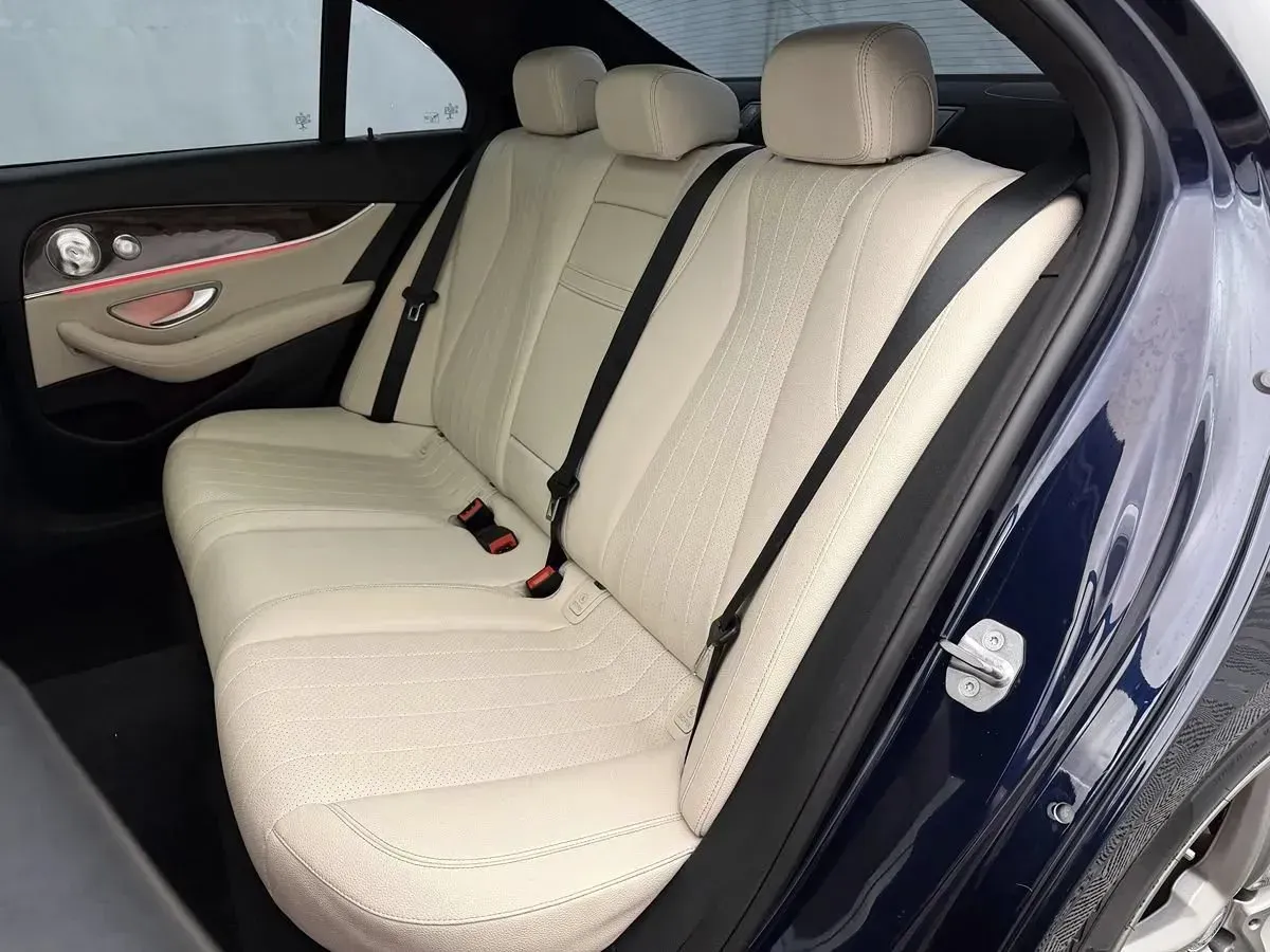 Mercedes-Benz E-Class photo 37