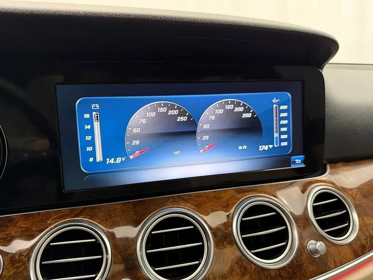 Mercedes-Benz E-Class photo 28