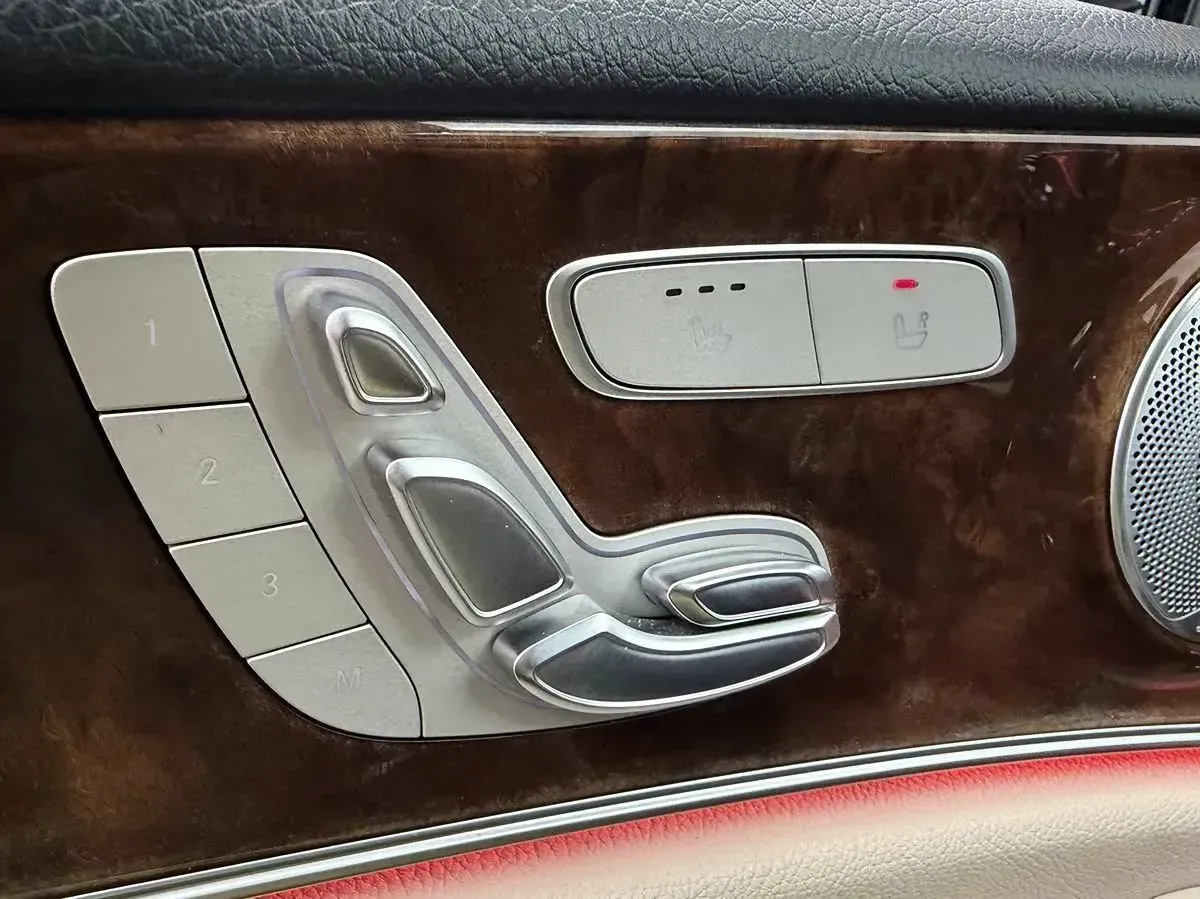 Mercedes-Benz E-Class photo 15