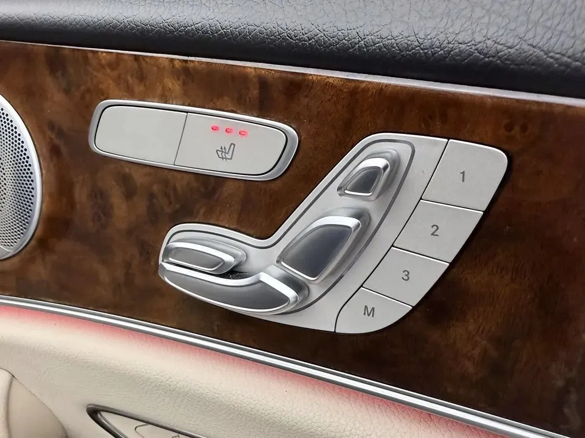 Mercedes-Benz E-Class photo 40