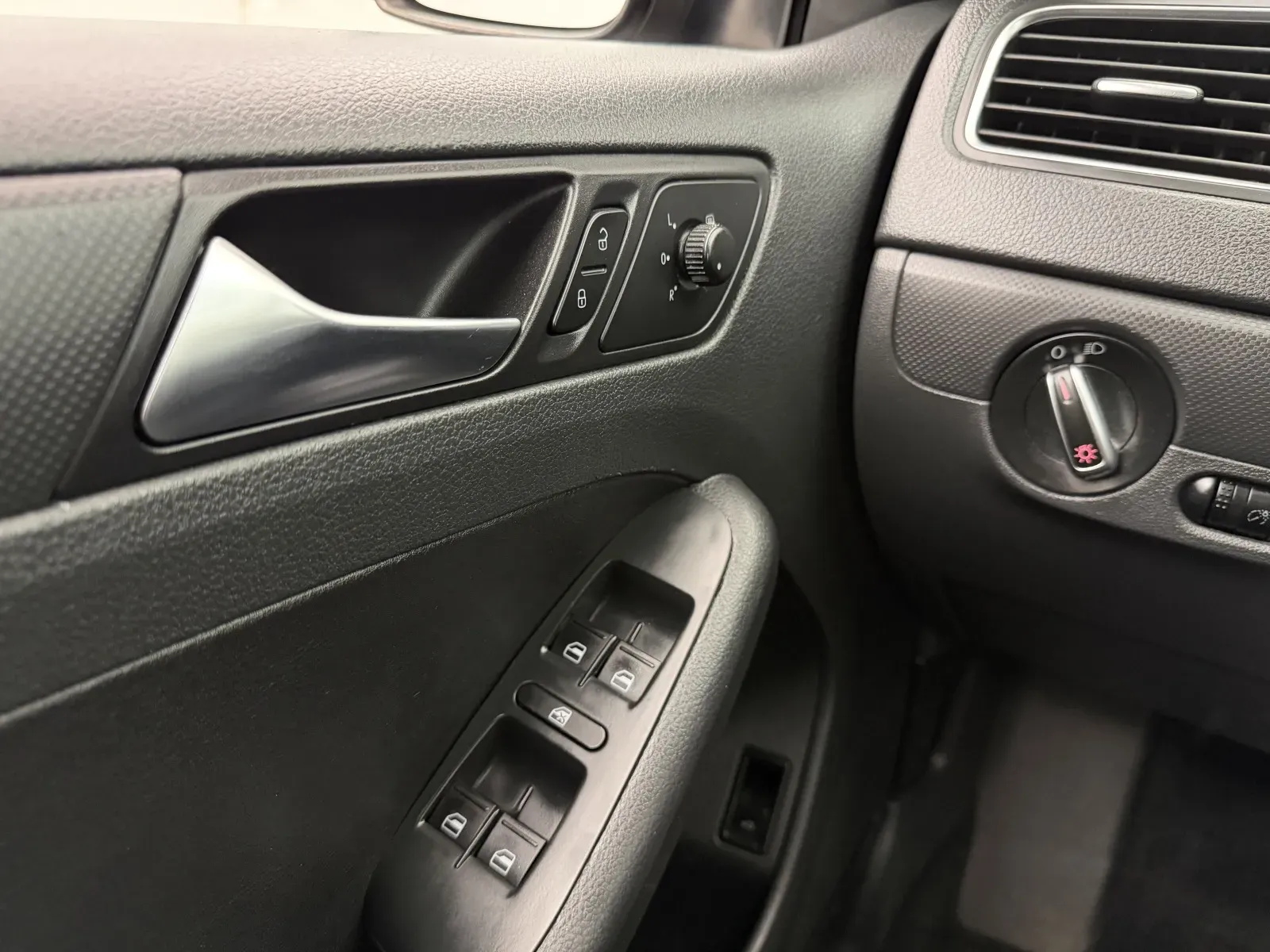 Volkswagen Jetta photo 13
