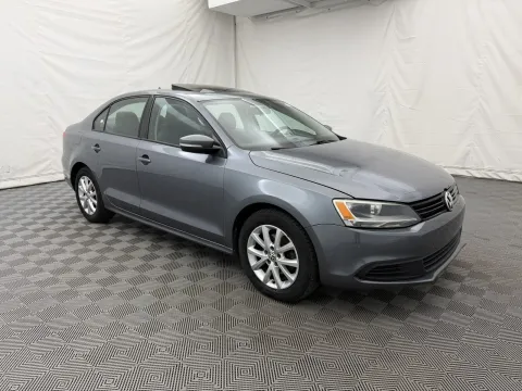 More photos of 2011 Volkswagen Jetta Sedan SE PZEV at Autos of Chicago, IL