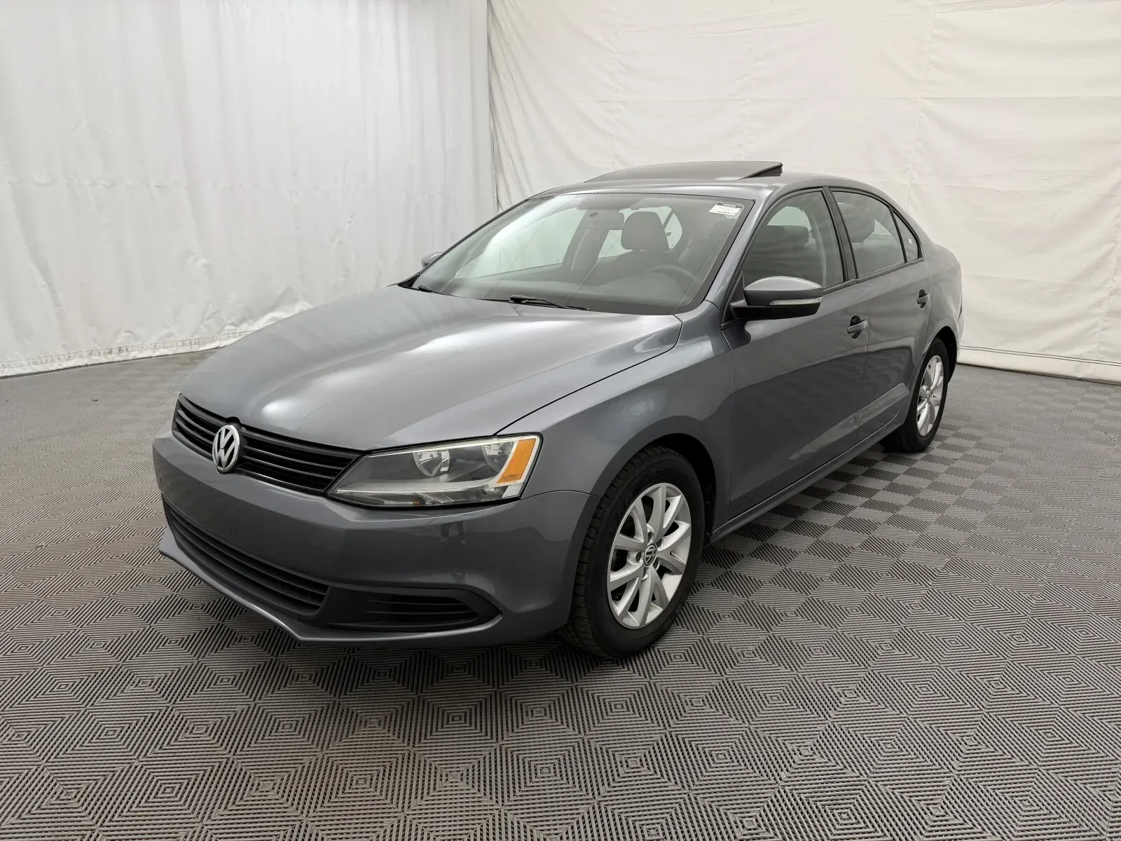 Volkswagen Jetta photo 2