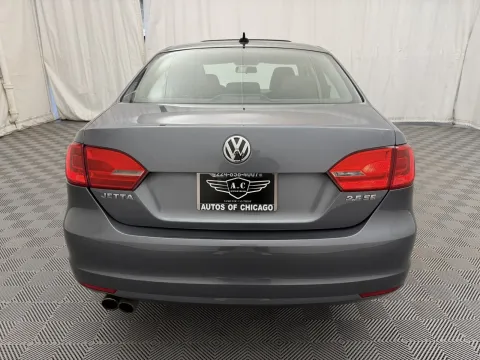 More photos of 2011 Volkswagen Jetta Sedan SE PZEV at Autos of Chicago, IL