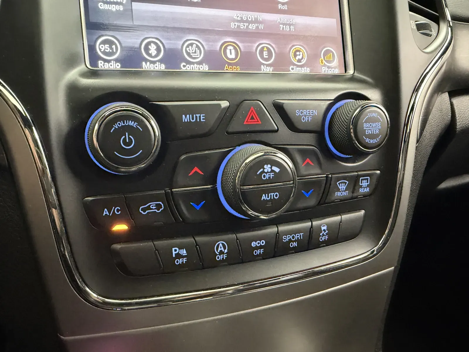 Jeep Grand Cherokee photo 27
