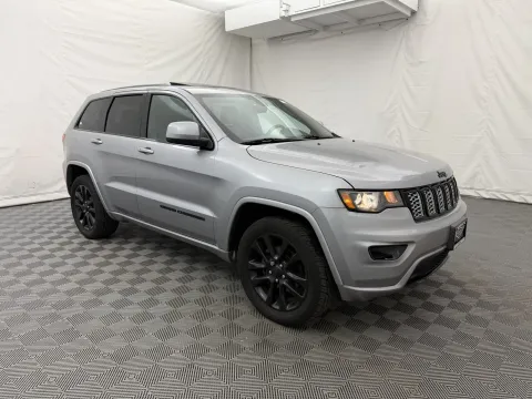 More photos of 2018 Jeep Grand Cherokee Altitude at Autos of Chicago, IL