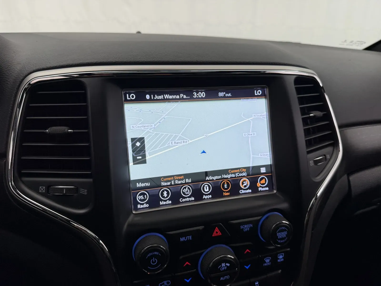 Jeep Grand Cherokee photo 26