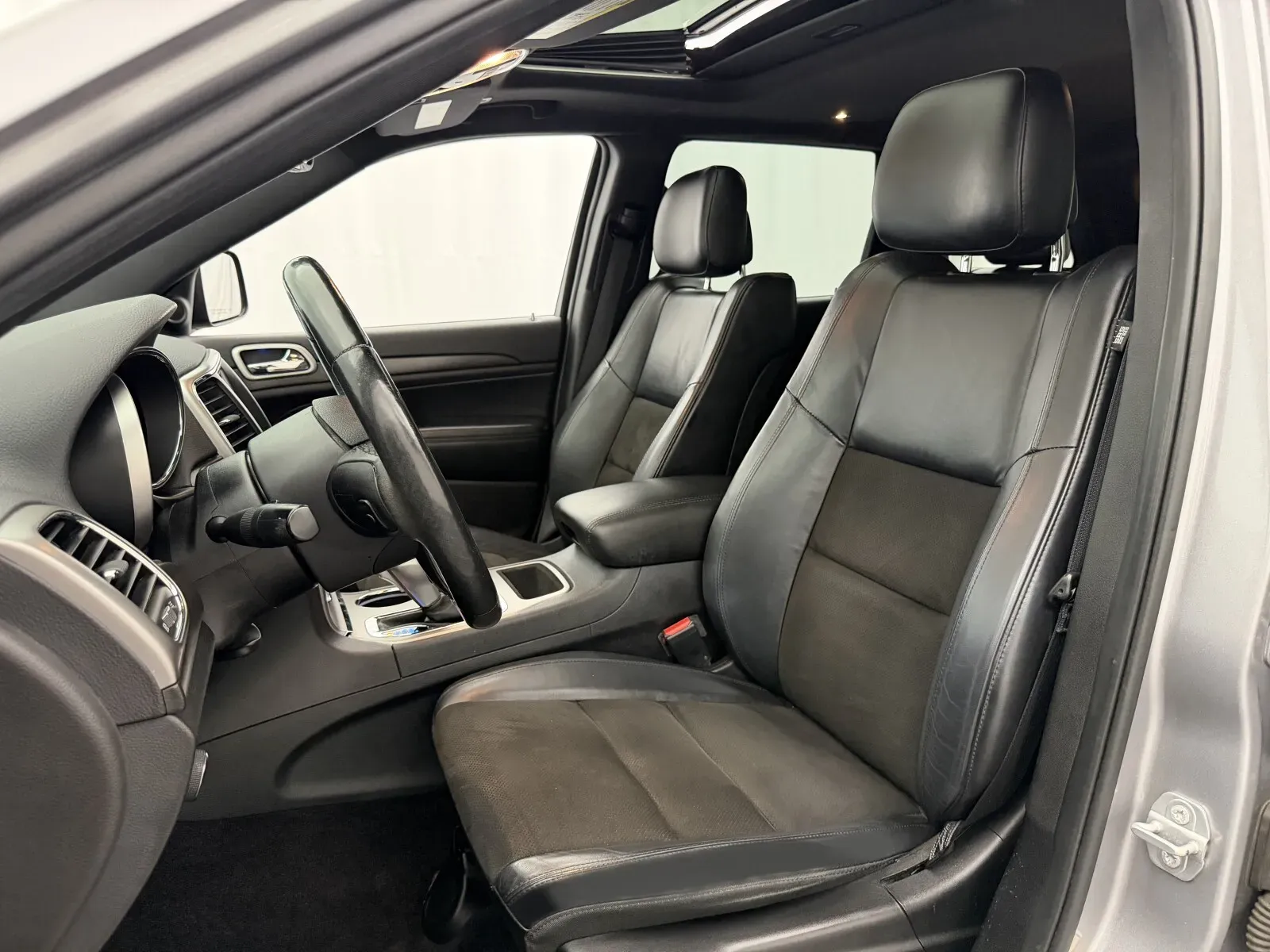 Jeep Grand Cherokee photo 9