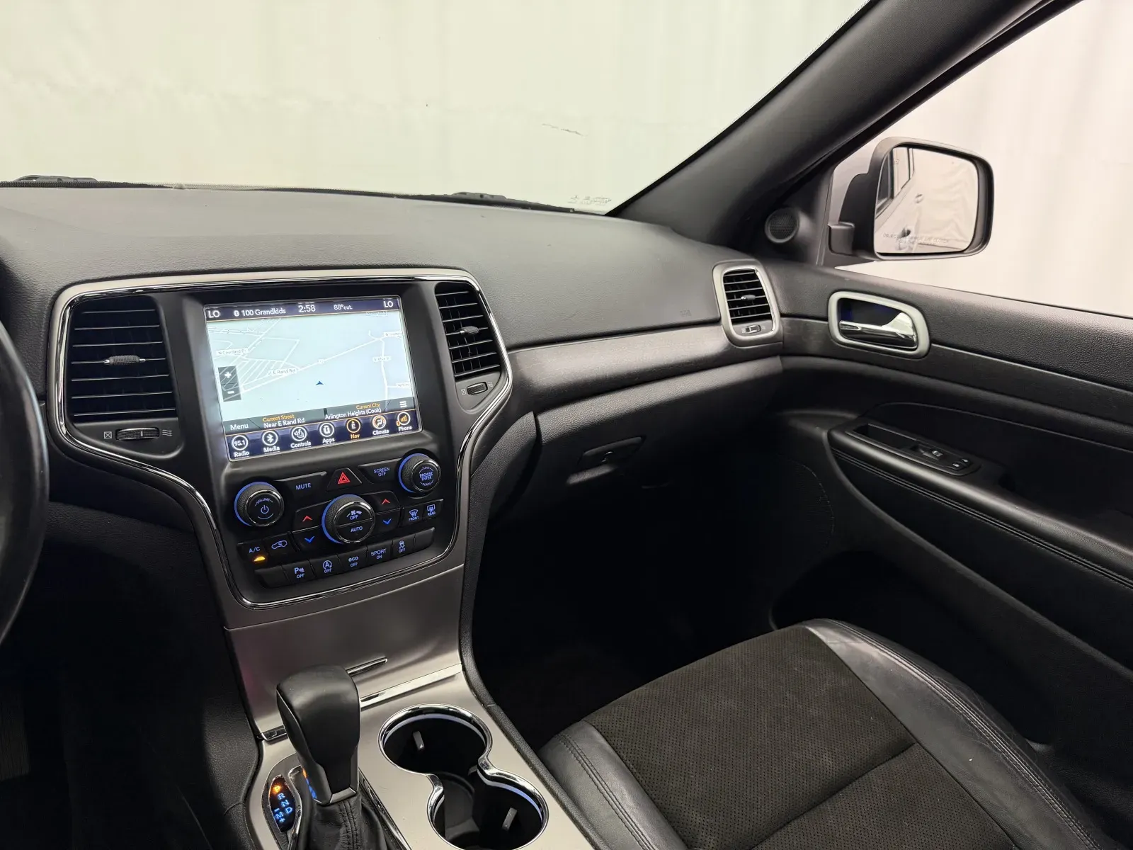 Jeep Grand Cherokee photo 18