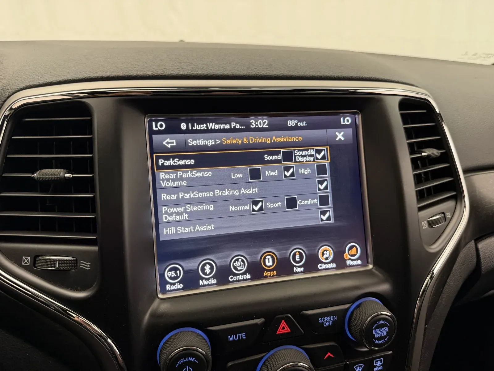 Jeep Grand Cherokee photo 23