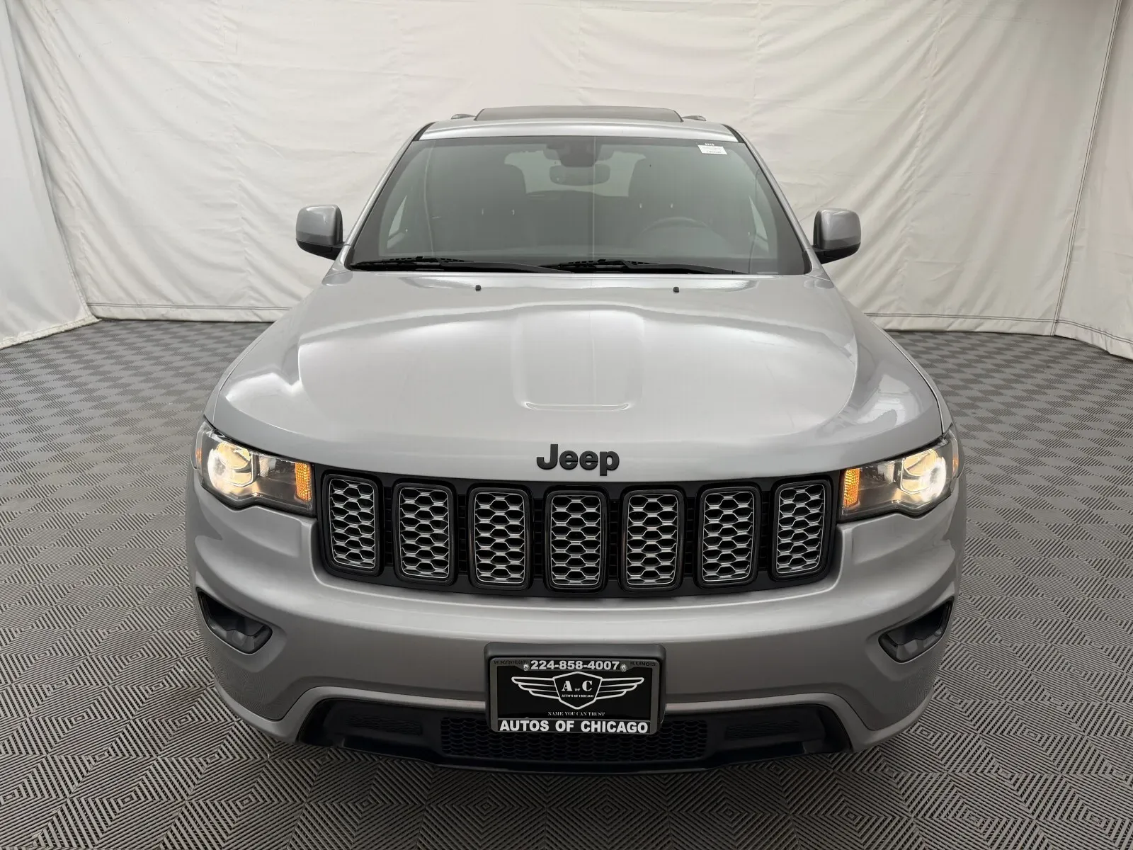 Jeep Grand Cherokee photo 3