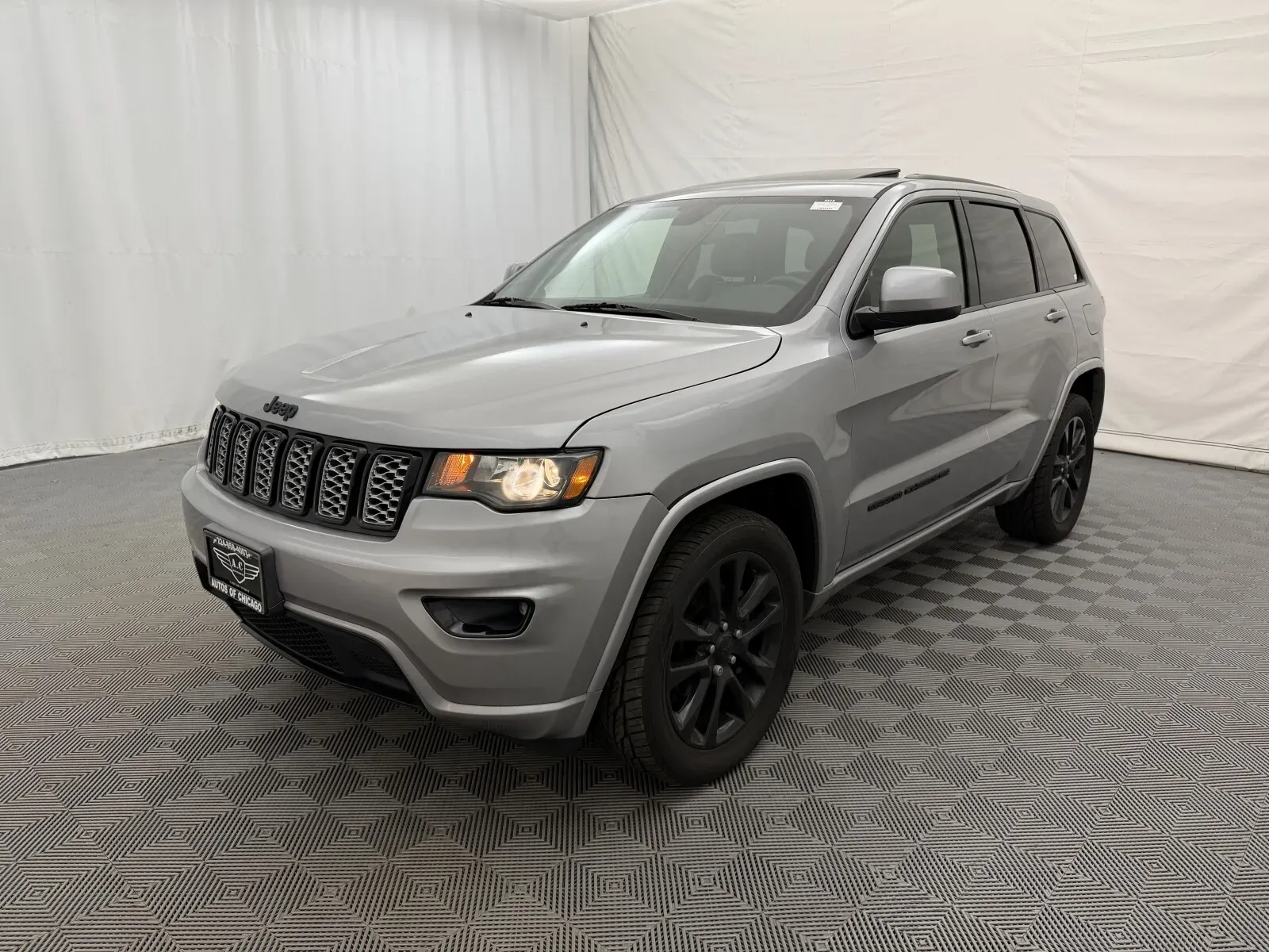 Jeep Grand Cherokee photo 2