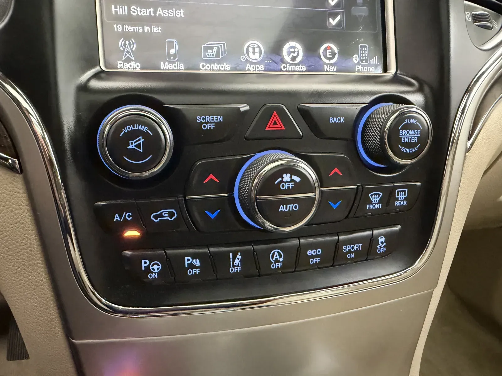 Jeep Grand Cherokee photo 30