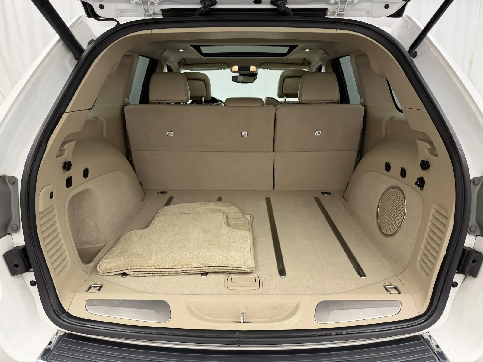 Jeep Grand Cherokee photo 36