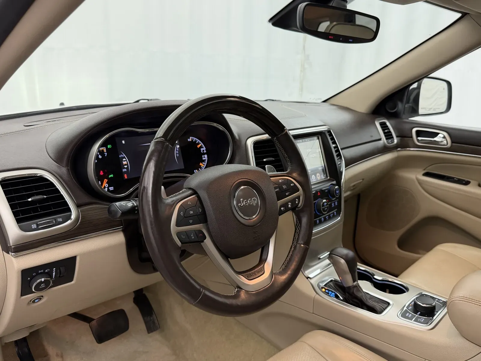Jeep Grand Cherokee photo 12