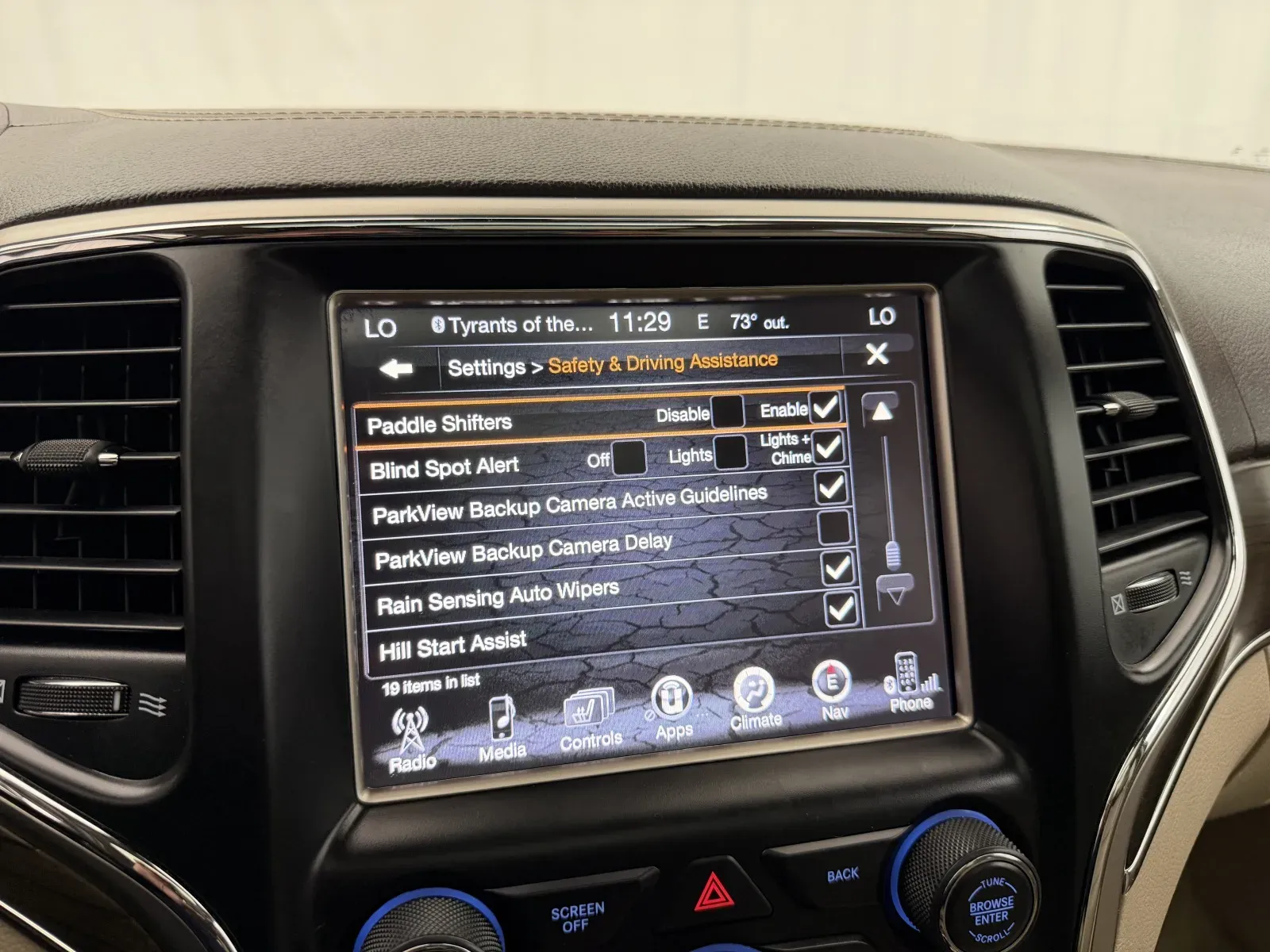 Jeep Grand Cherokee photo 28