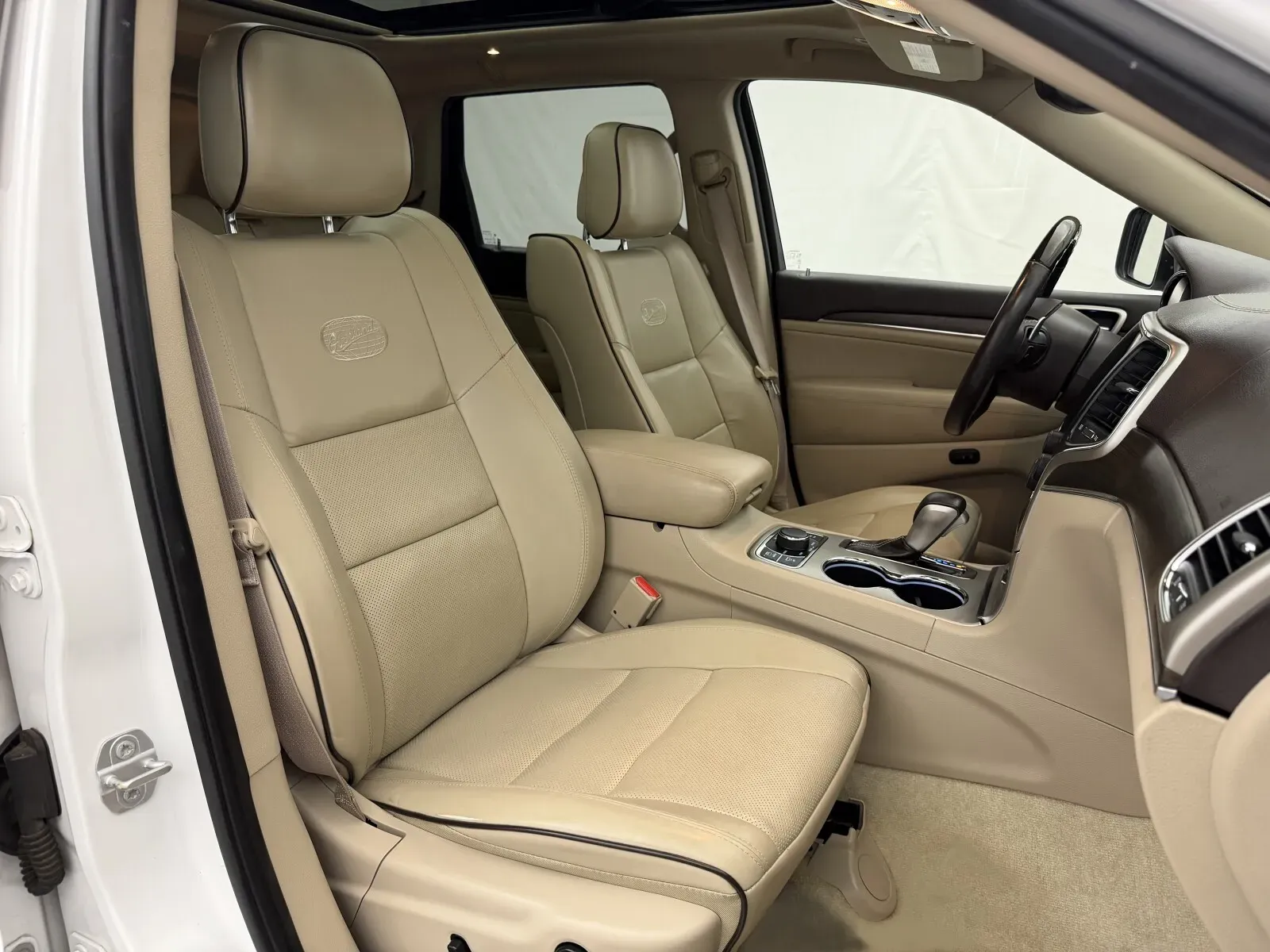 Jeep Grand Cherokee photo 35