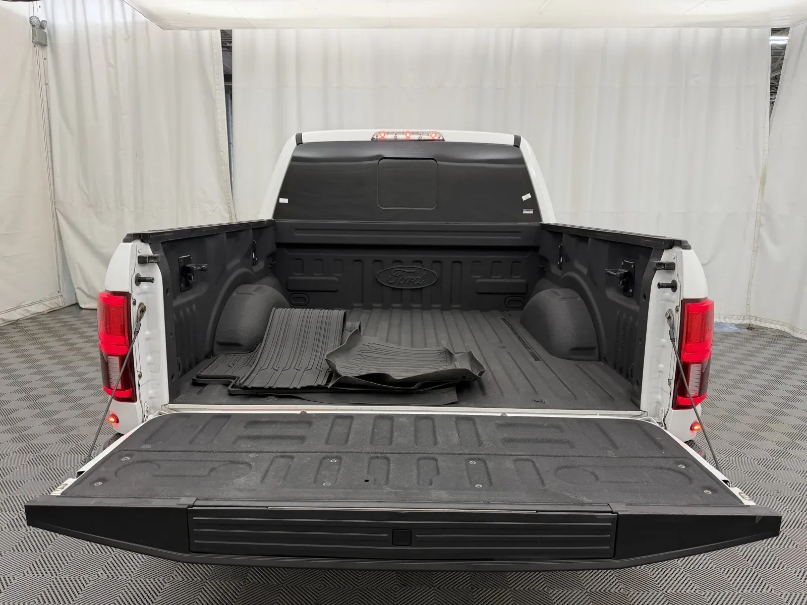 Ford F-150 photo 7