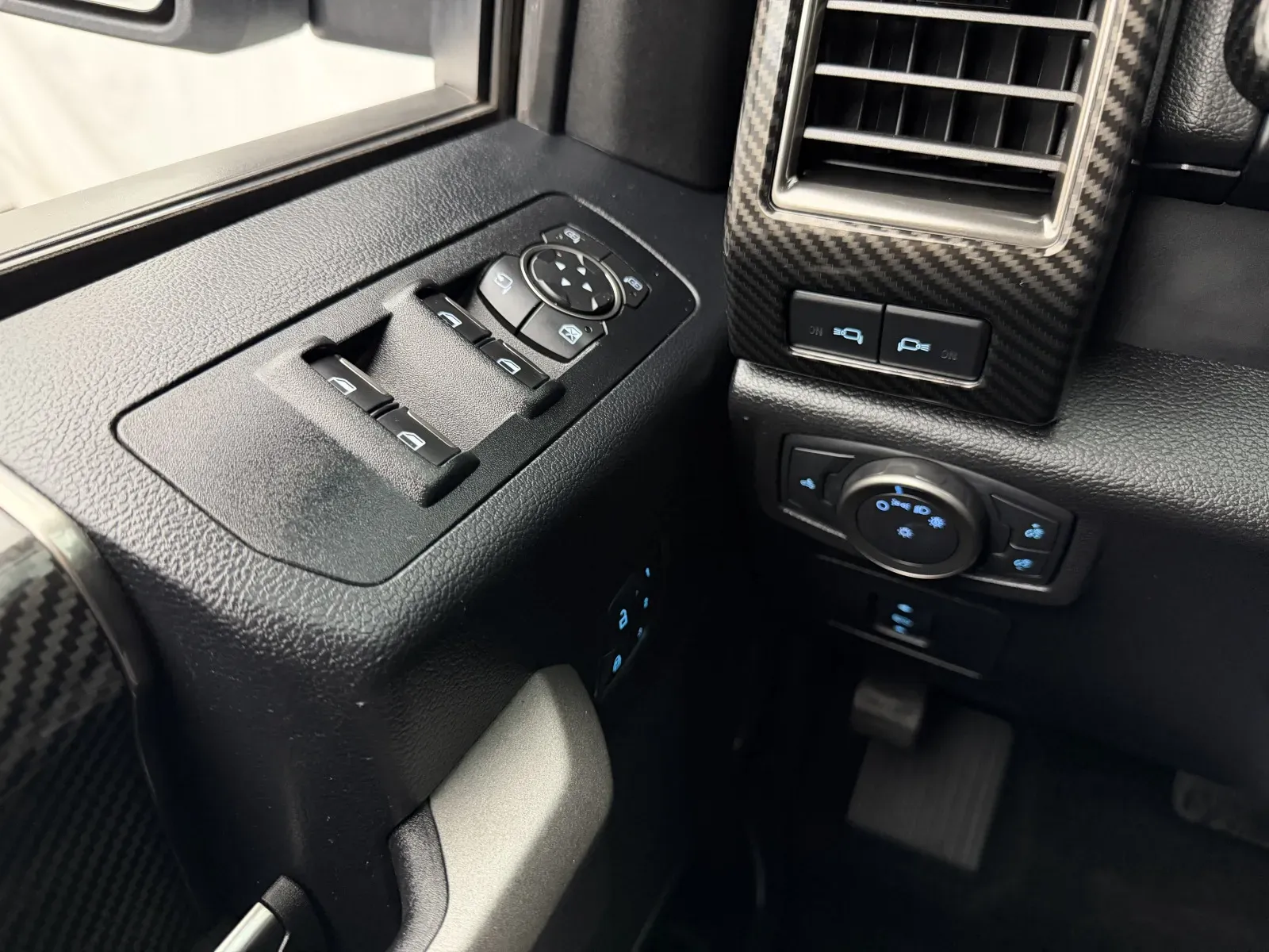 Ford F-150 photo 19