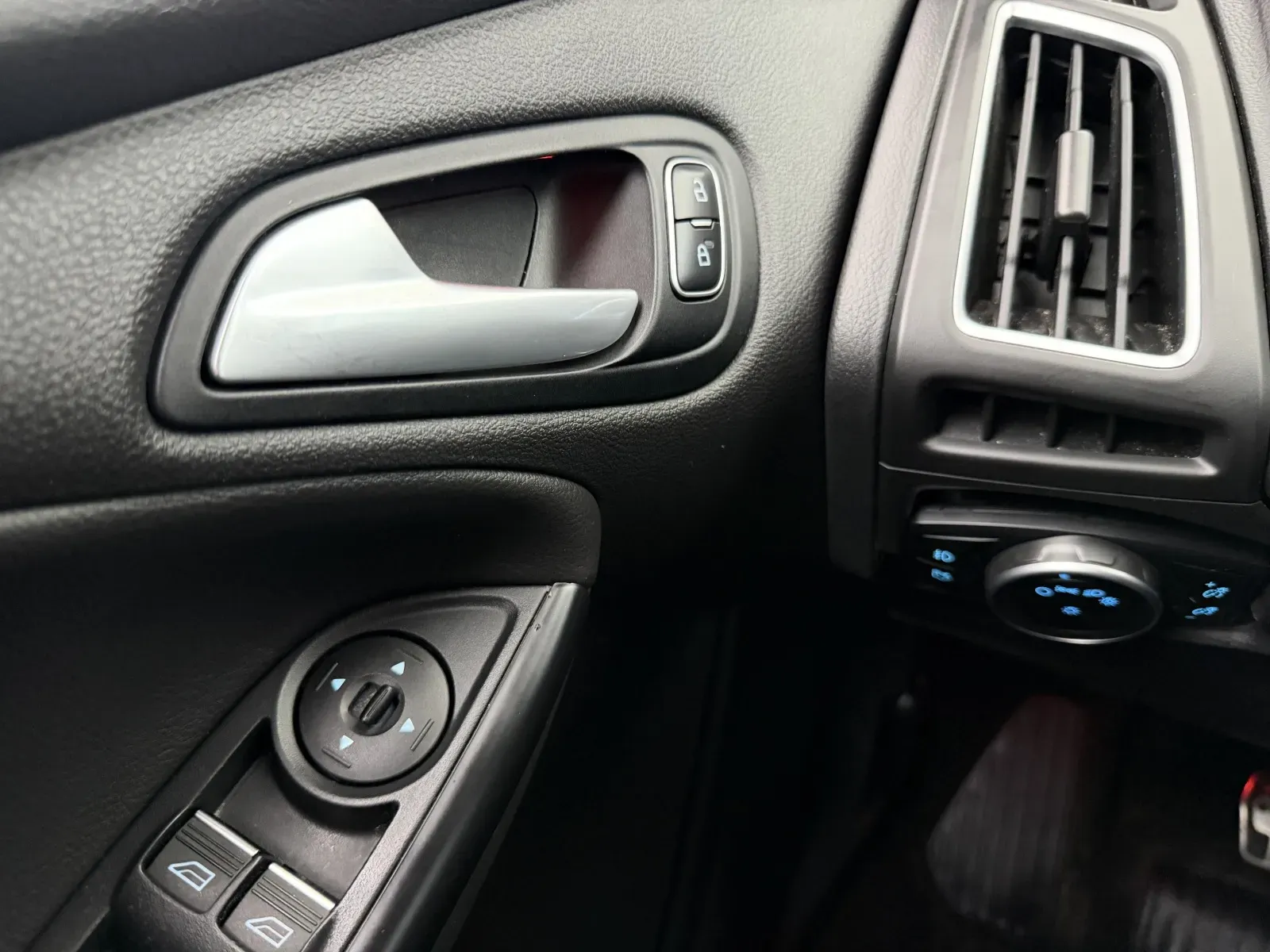 Ford Focus photo 18
