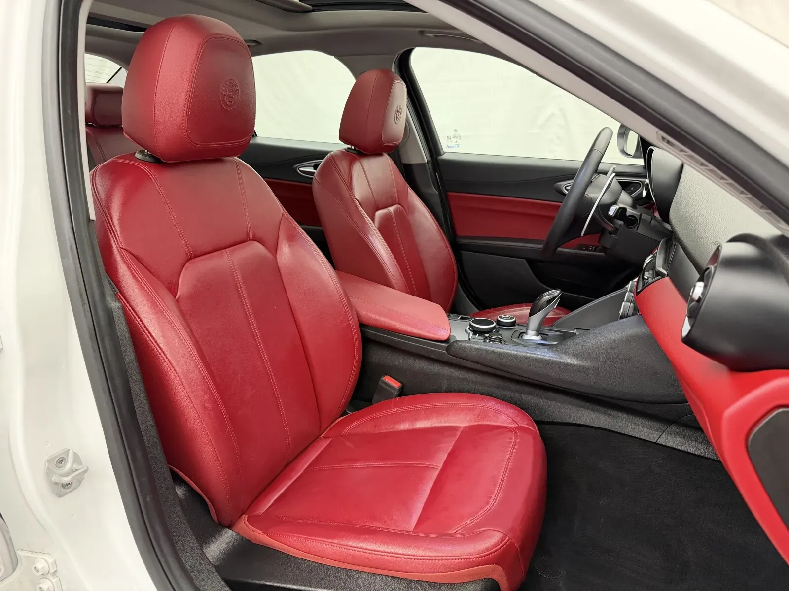More photos of 2018 Alfa Romeo Giulia Sport at Autos of Chicago, IL