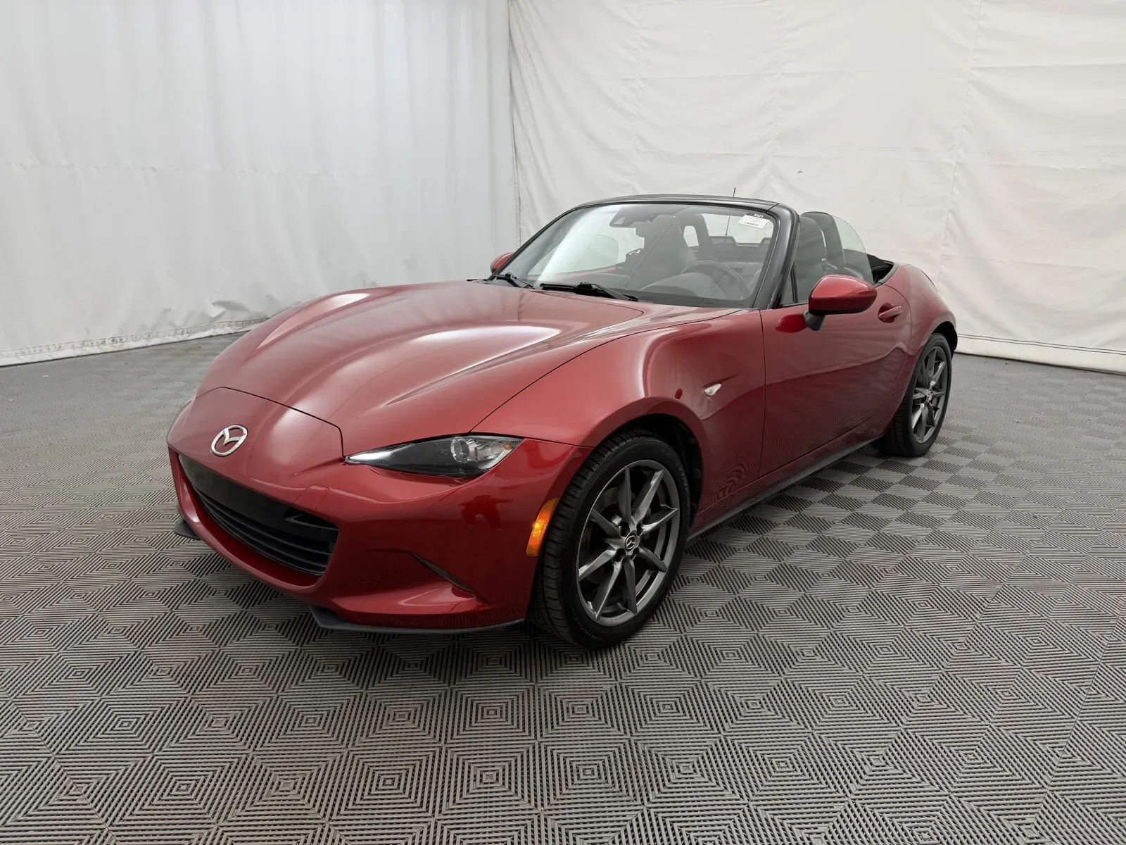 Mazda MX-5 photo 2