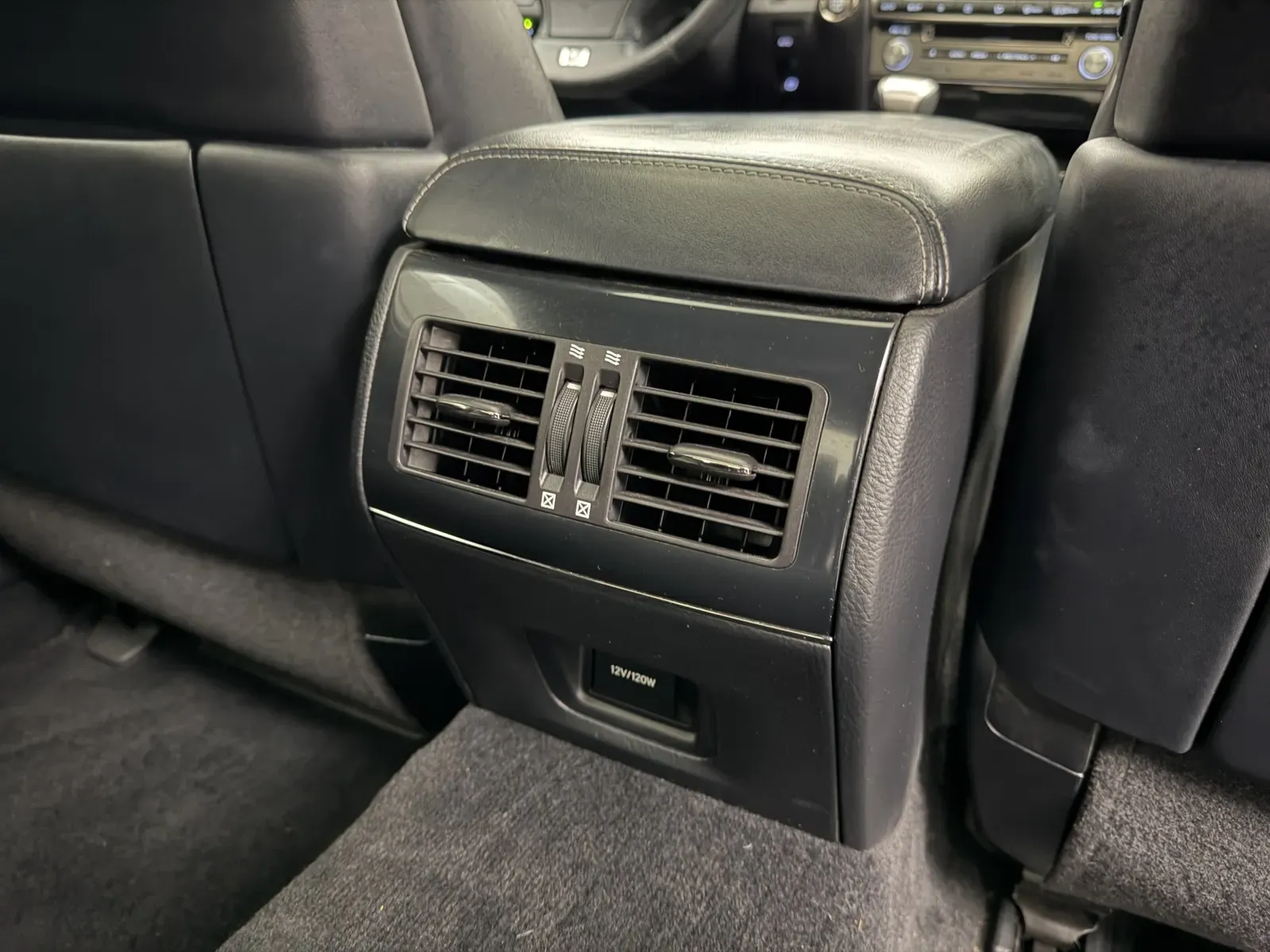 Lexus LS photo 31