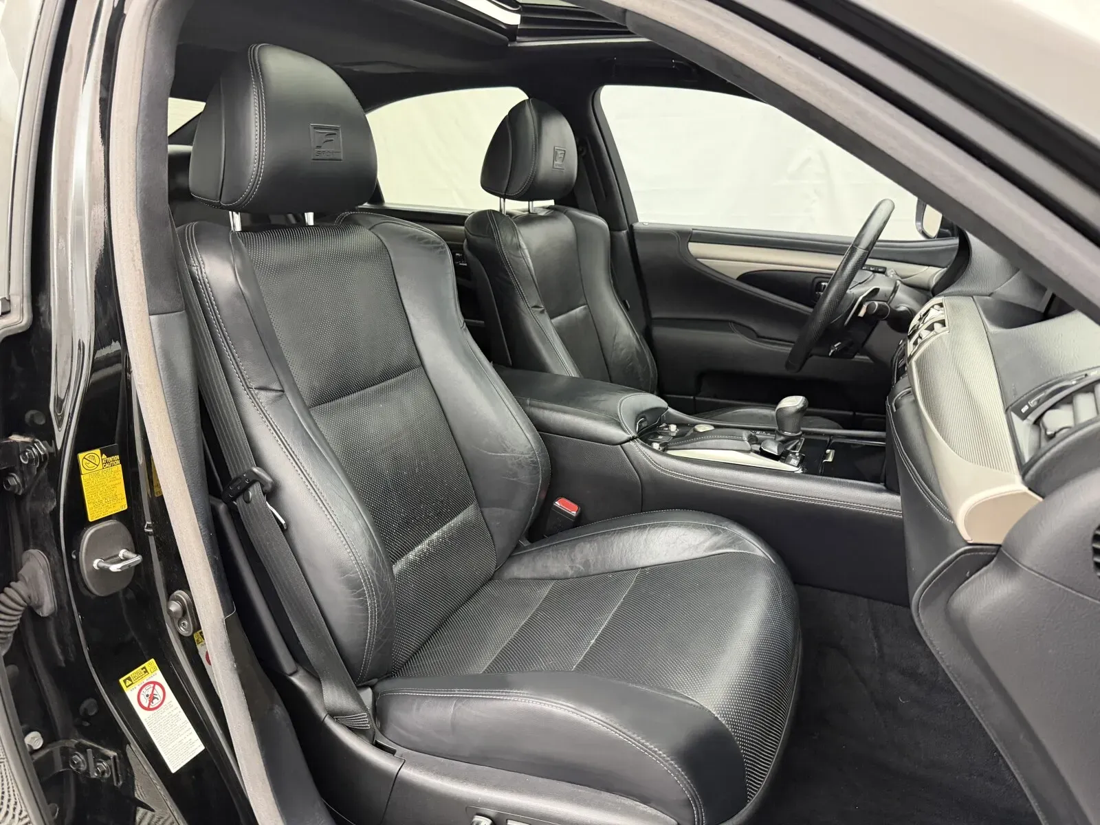 Lexus LS photo 33