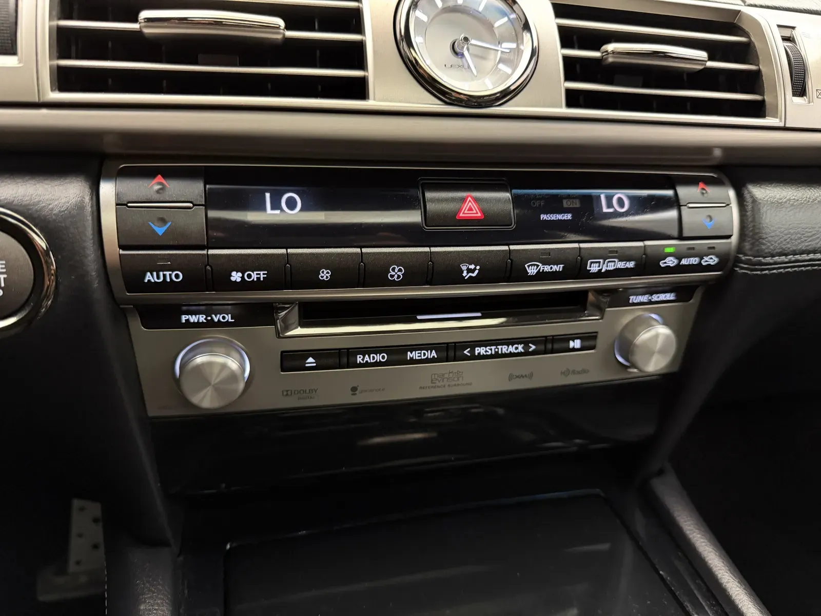 Lexus LS photo 26