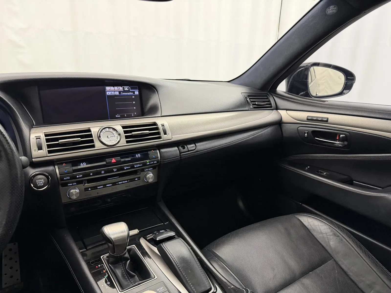 Lexus LS photo 25