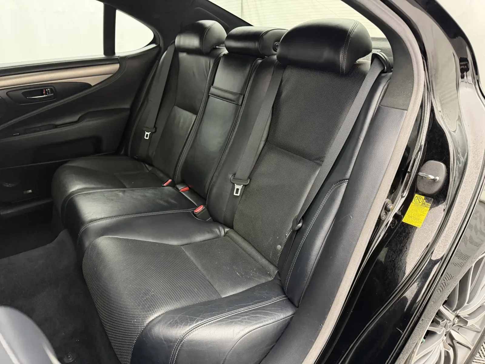 Lexus LS photo 30