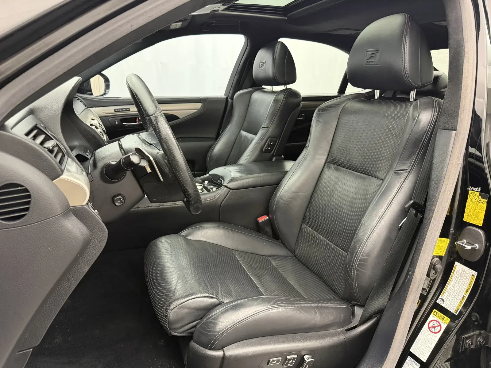 Lexus LS photo 9
