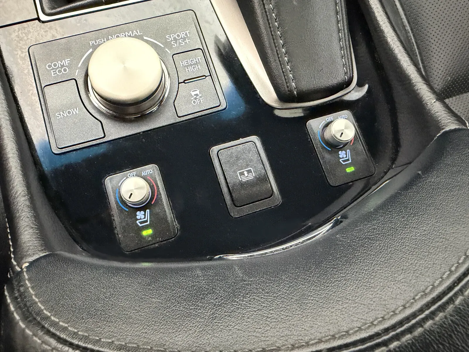 Lexus LS photo 28