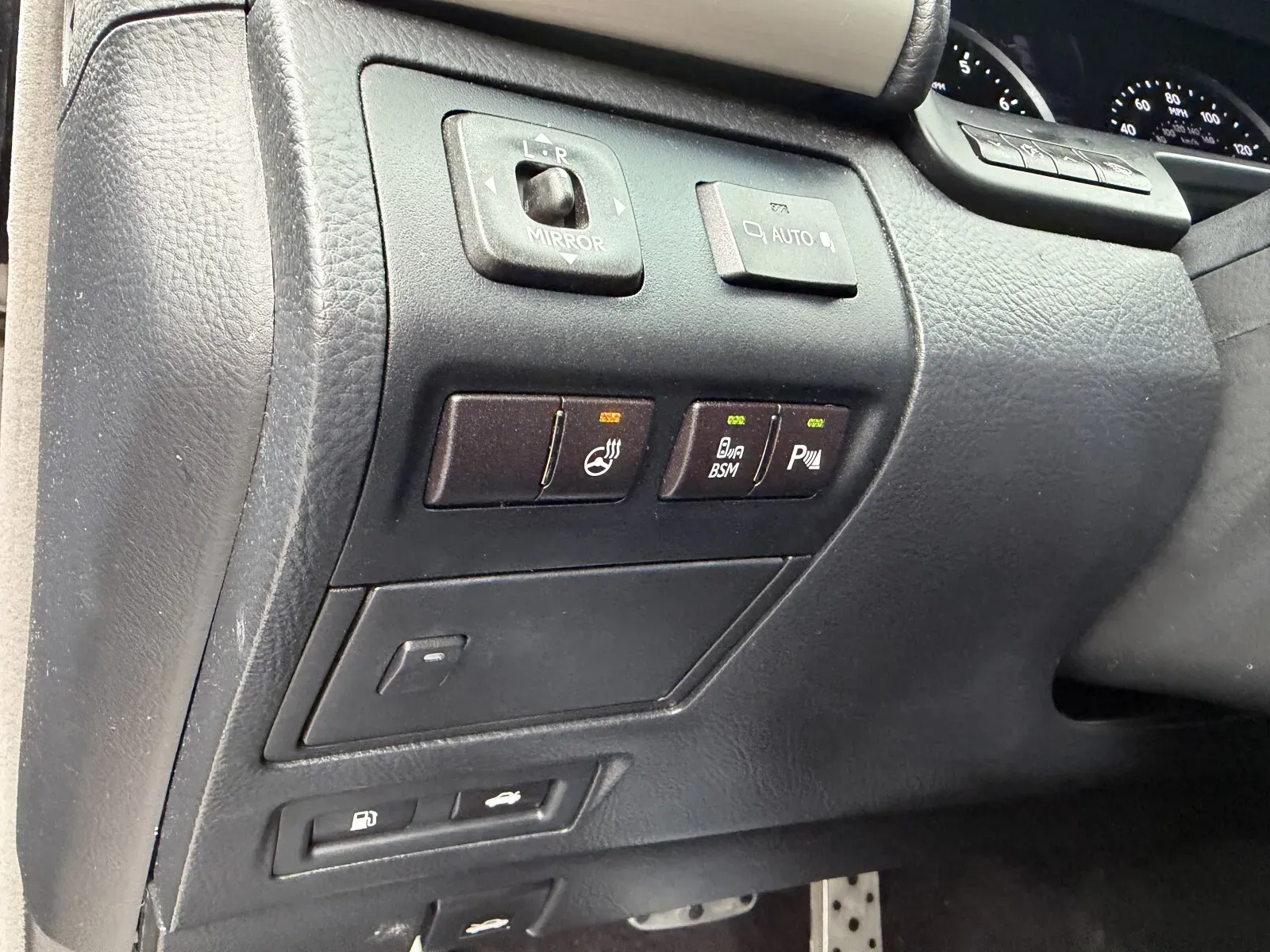 Lexus LS photo 21