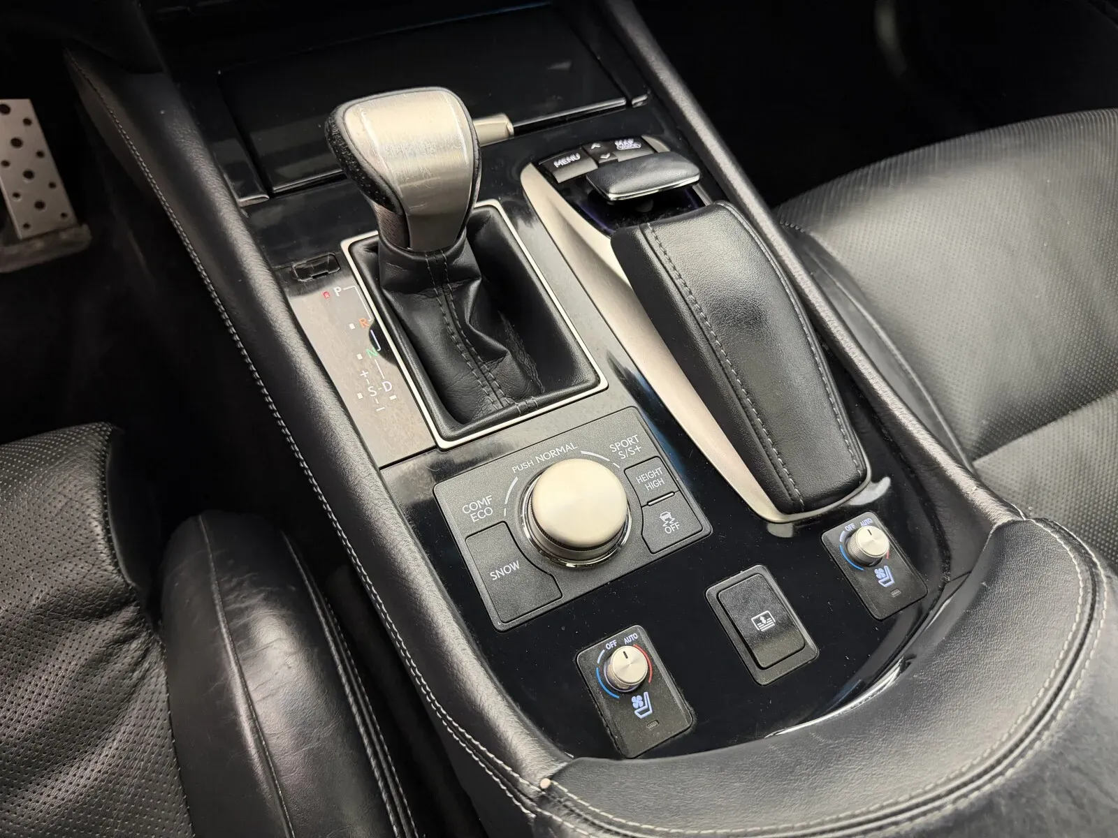 Lexus LS photo 27