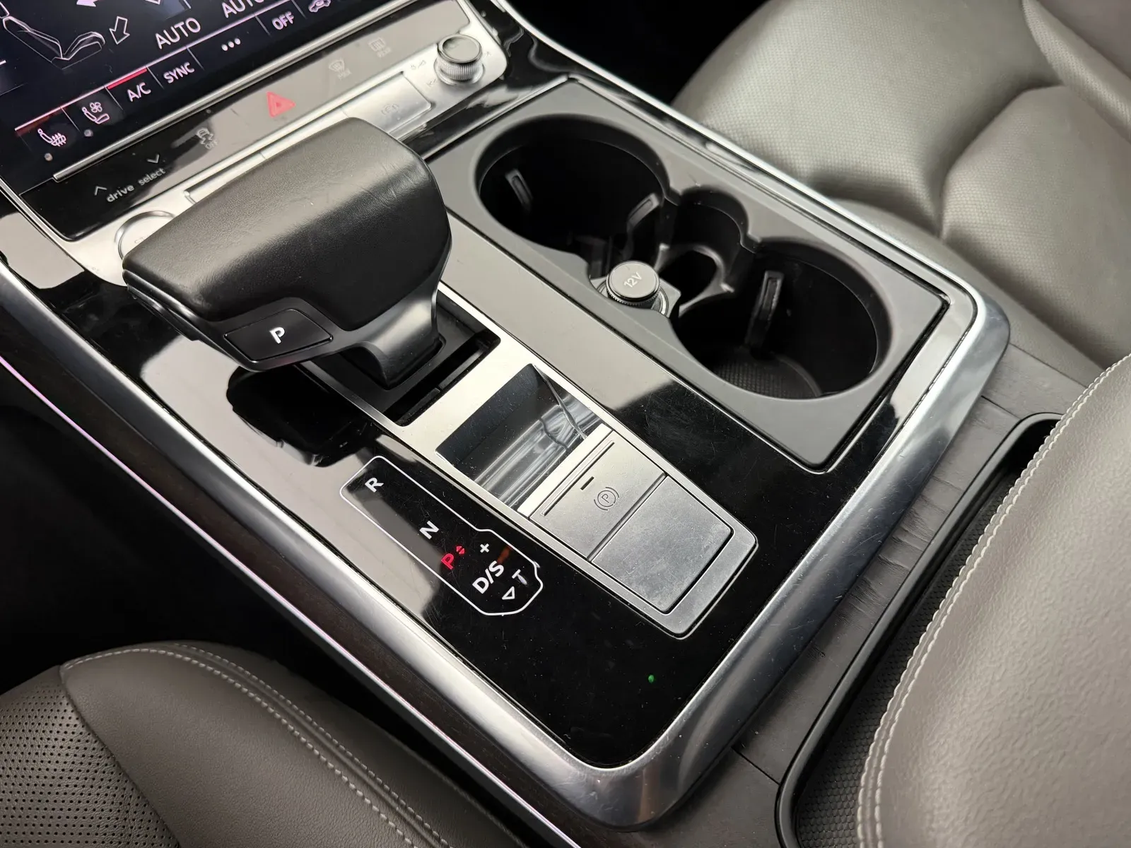 Audi Q8 photo 36