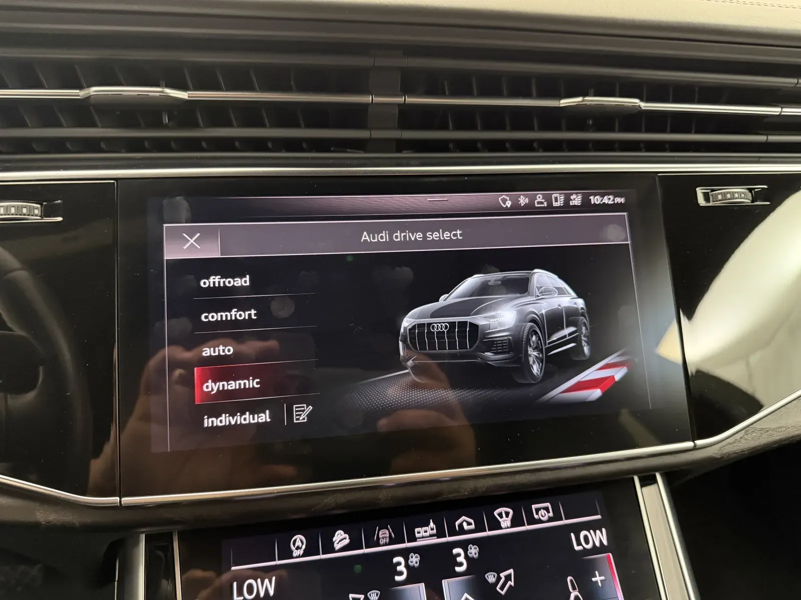 Audi Q8 photo 30