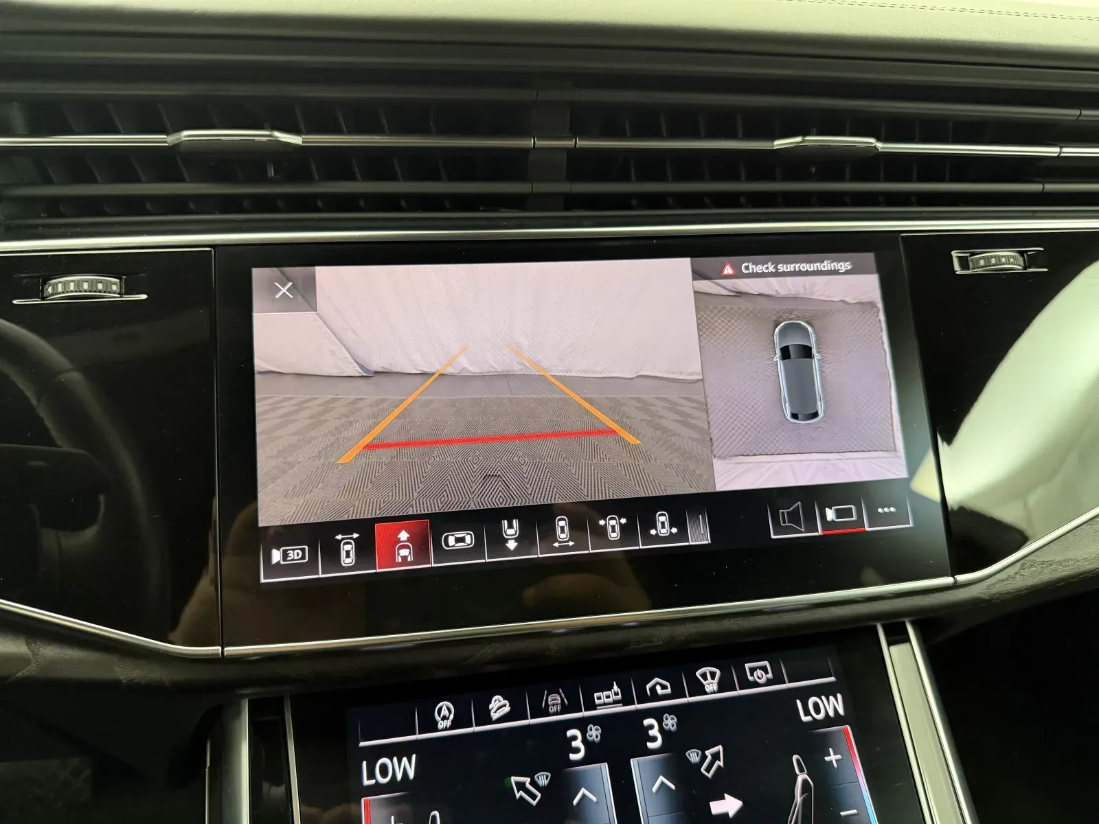 Audi Q8 photo 17