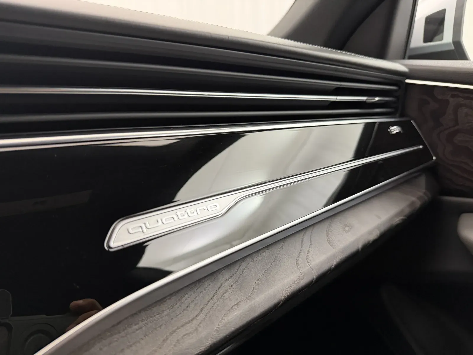 Audi Q8 photo 13