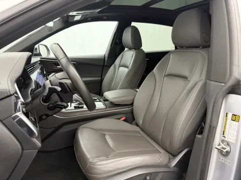 More photos of 2019 Audi Q8 Prestige at Autos of Chicago, IL