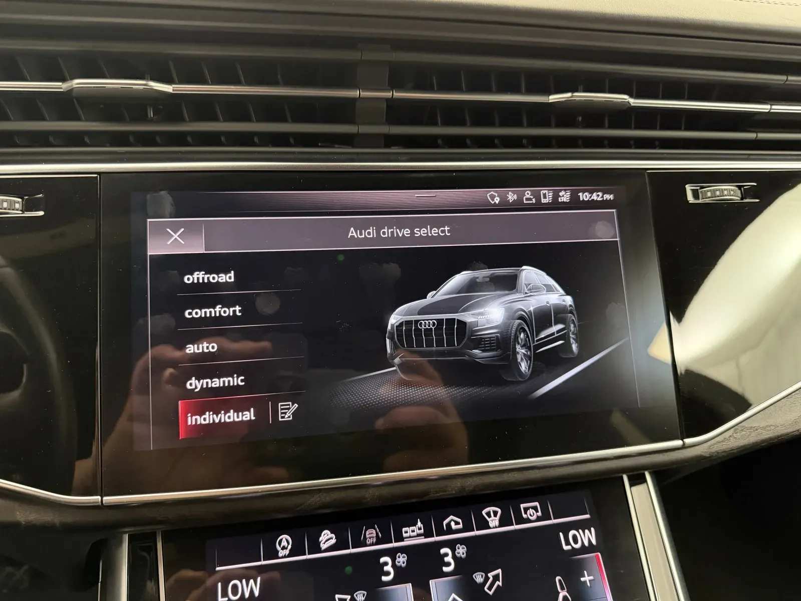 Audi Q8 photo 31